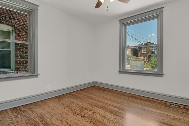 Building Photo - 4915 Mardel Ave