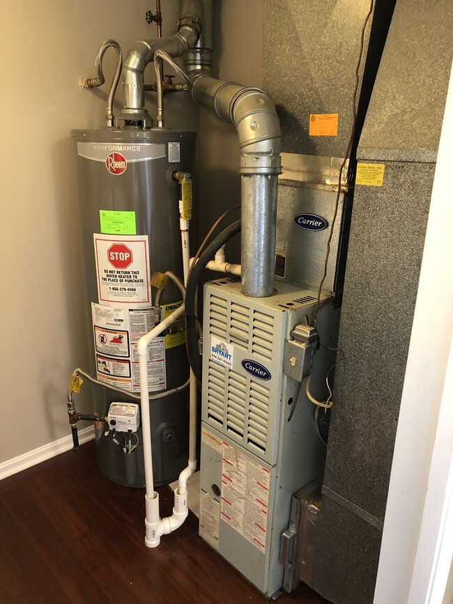 Building Photo - Updated East End Condo For Rent! So Nice