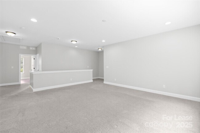 Building Photo - 2136 Laurens Dr