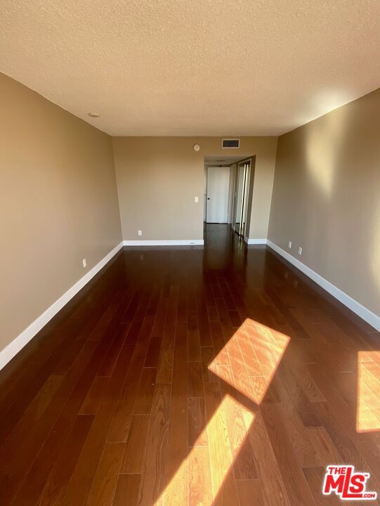 Building Photo - 2332 Fox Hills Dr