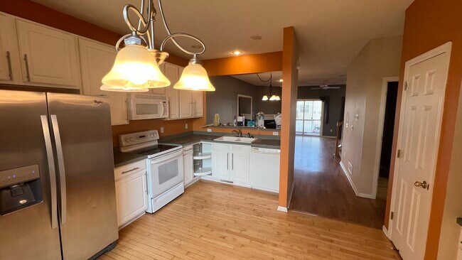 Building Photo - 7866 Old Carriage Ct