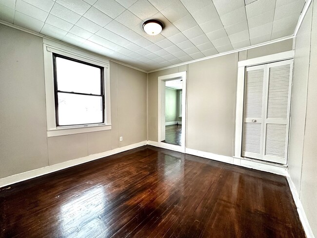 Building Photo - 56 Clinton Ave