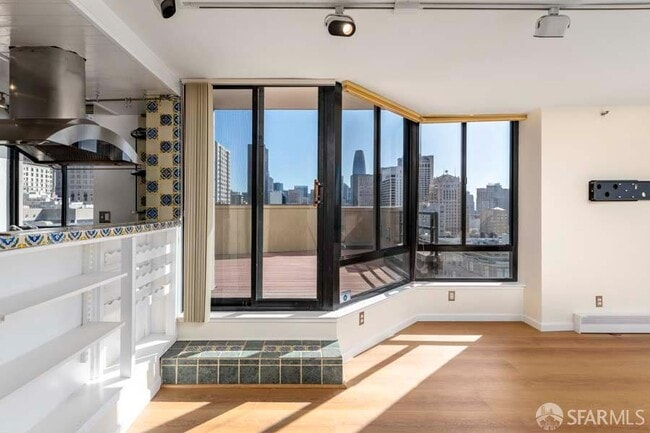 Building Photo - 900 Bush St