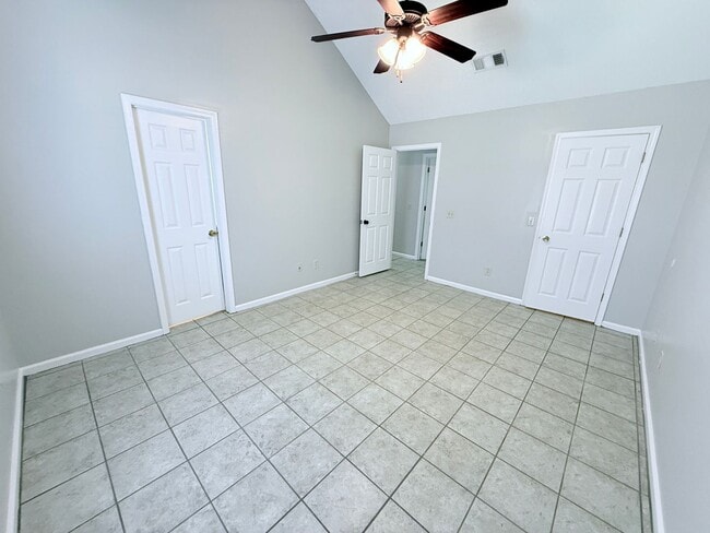 Building Photo - 1001 Creekside Pl