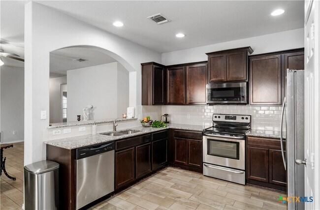 Building Photo - 5634 Stonehaven Dr
