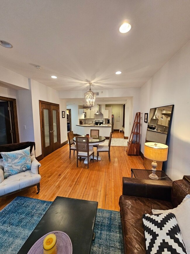 Building Photo - Fully Furnished Public Square Apartment!!!