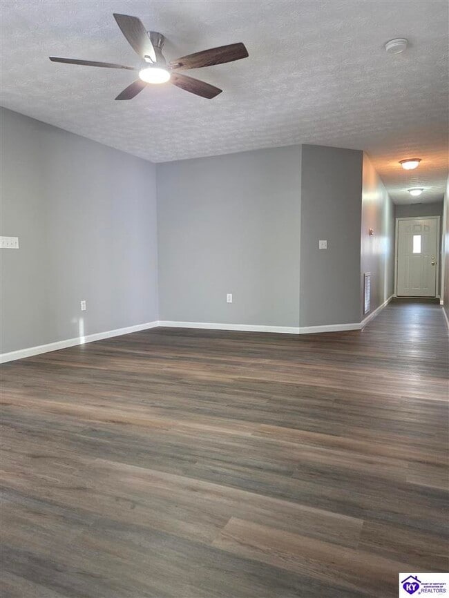 Building Photo - 171 Red Hawk Dr