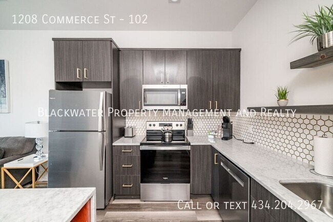 Building Photo - 1208 Commerce St