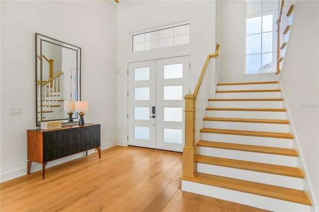 Building Photo - 15023 Pendio Dr