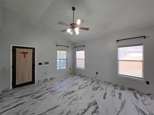 Building Photo - 7013 Marejada Dr
