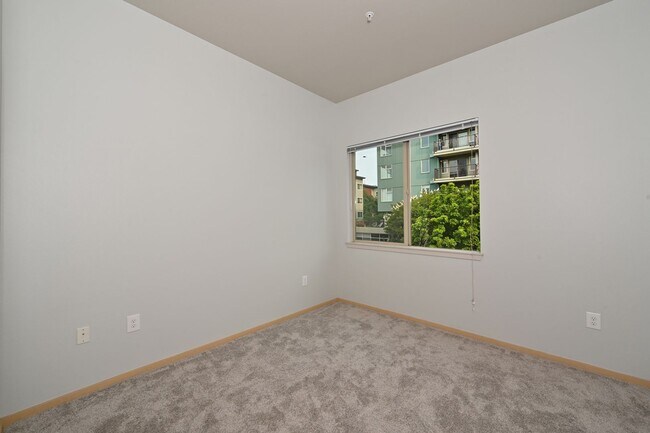 Building Photo - 425 23rd Ave S