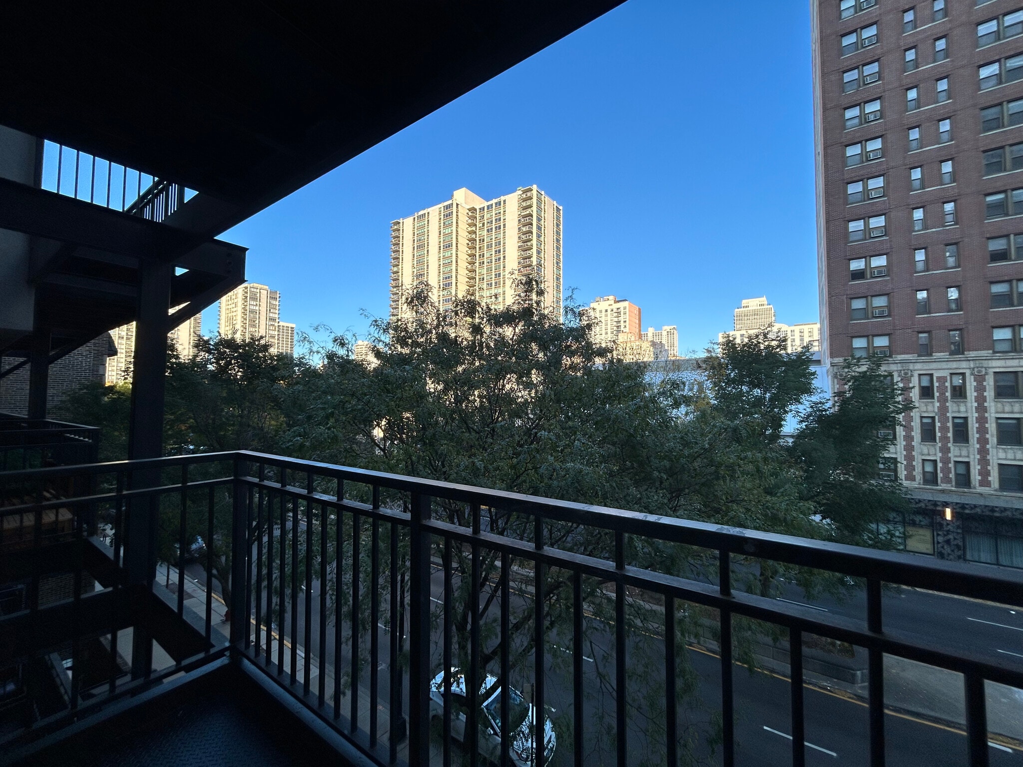 Building Photo - 1214 N La Salle Dr