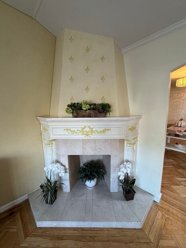 Building Photo - Elegant Geneva Heights Family Home