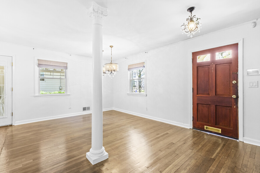 Building Photo - 132 Stuyvesant Rd