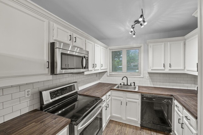 Building Photo - 1077 Armstrong Mill Rd