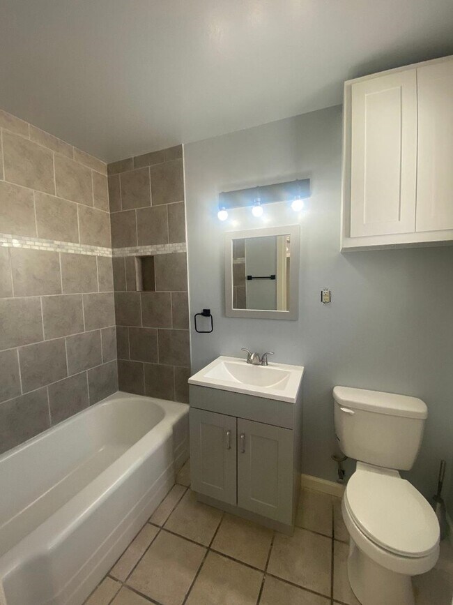 Building Photo - 426 E 50th St