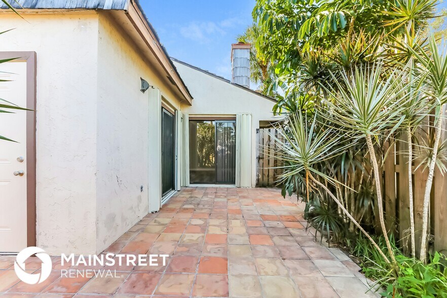 Building Photo - 4120 Palm Bay Cir