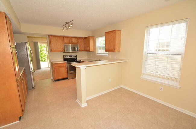 Building Photo - Pike Township 4 bedroom home