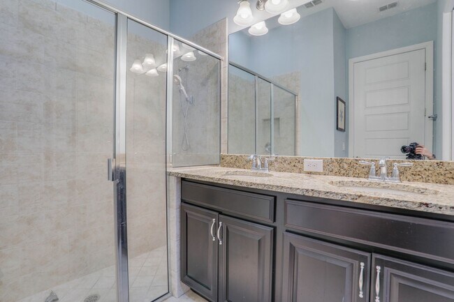 Building Photo - 510 Captiva Dr