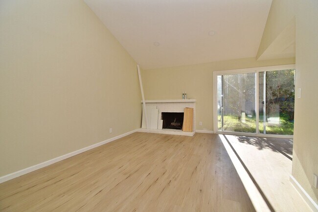 Building Photo - COMING SOON! | $4,090 / Beautifully Remodeled 4BR/2BA Home in Fremont City