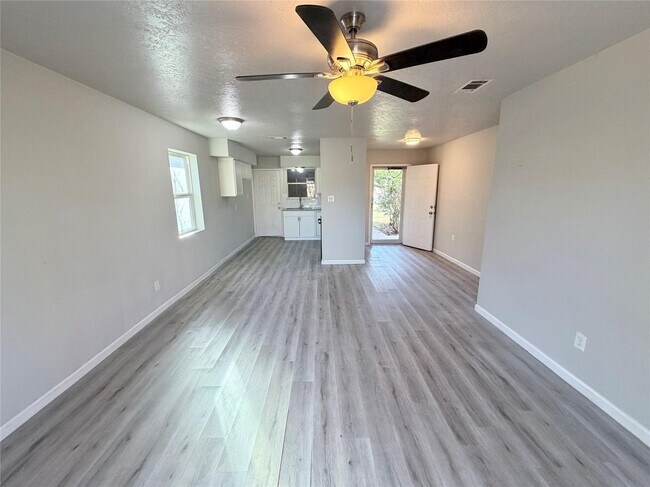 Building Photo - 214 S Texas St