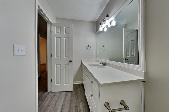 Building Photo - 2210 Grayfield Dr