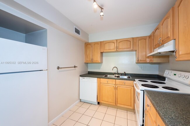 Building Photo - 5838 SW 74th Terrace