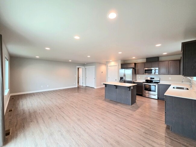 Building Photo - Newer Home in a Newer Community! 3-Bed, 2-Bath