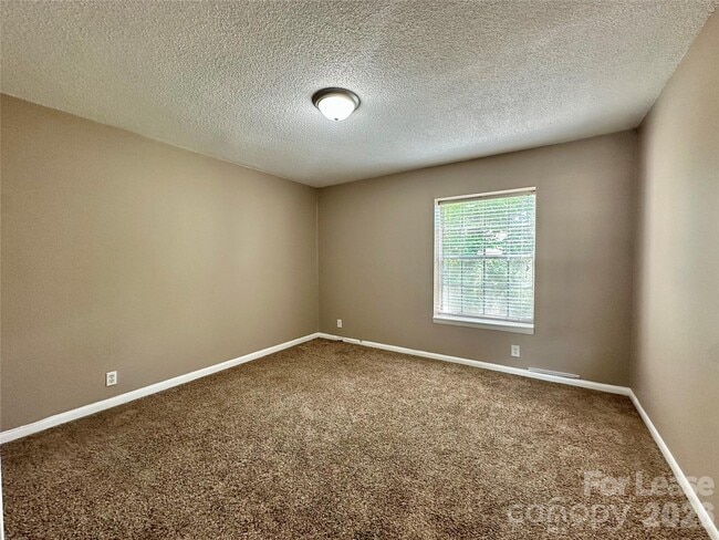 Building Photo - 2638 Park Rd