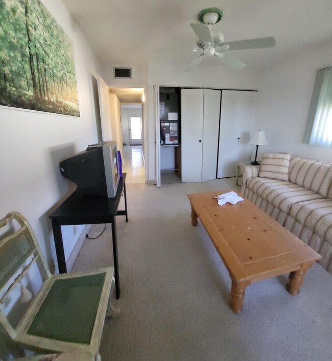 Building Photo - 141 Saxony Trail