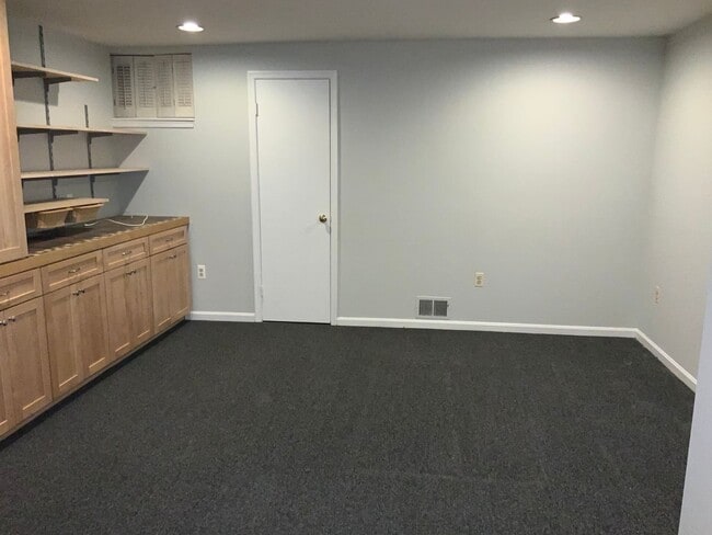 Building Photo - Beautiful 2BR 3.5BA updated town home located in the Saddle Ridge Community