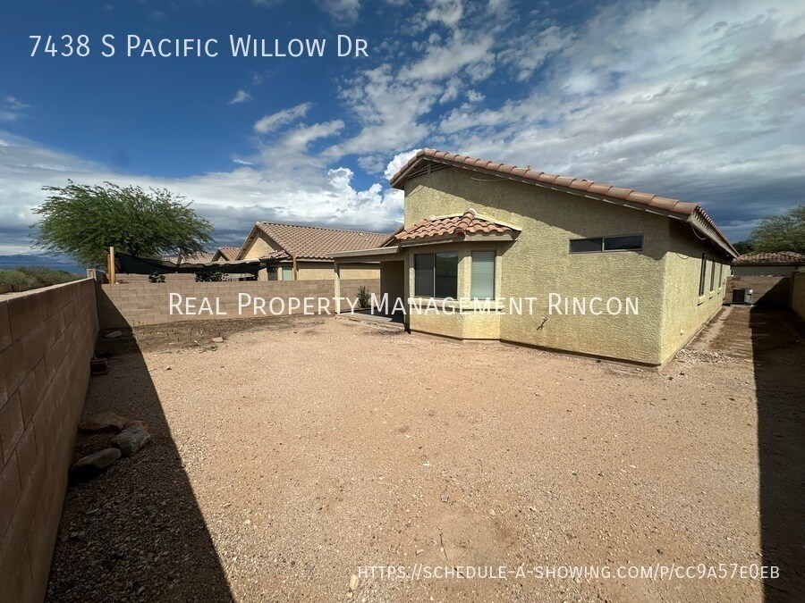 Building Photo - 7438 S Pacific Willow Dr