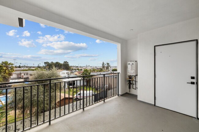 Building Photo - 12714 S Figueroa St