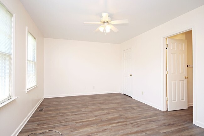 Building Photo - Brick Duplex With Convenient Rio Rd Location