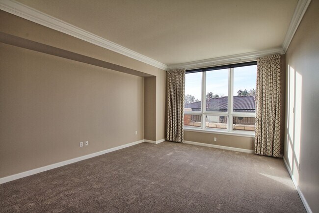 Building Photo - 2400 E Cherry Creek S Dr