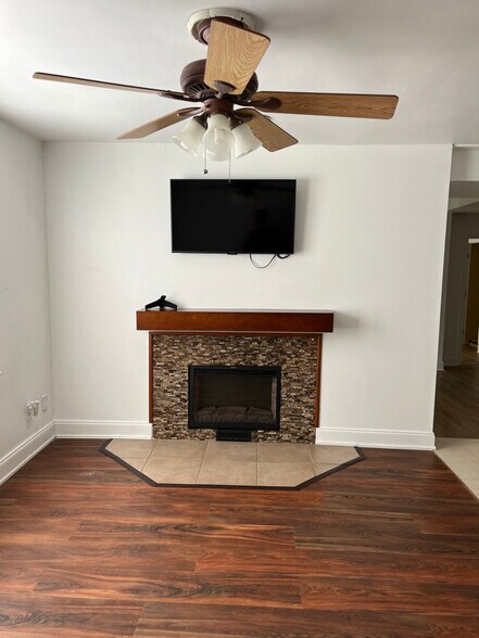 Building Photo - 2701 Hartford Dr