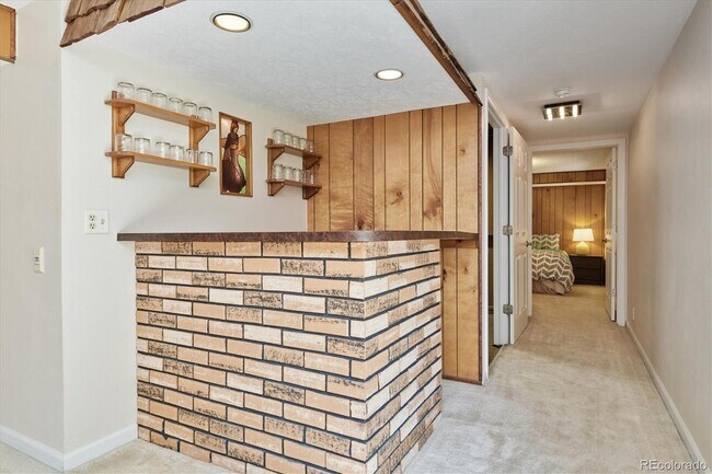 Building Photo - 10725 E Maplewood Dr