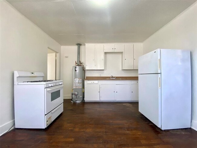 Building Photo - 5009 Avenue G