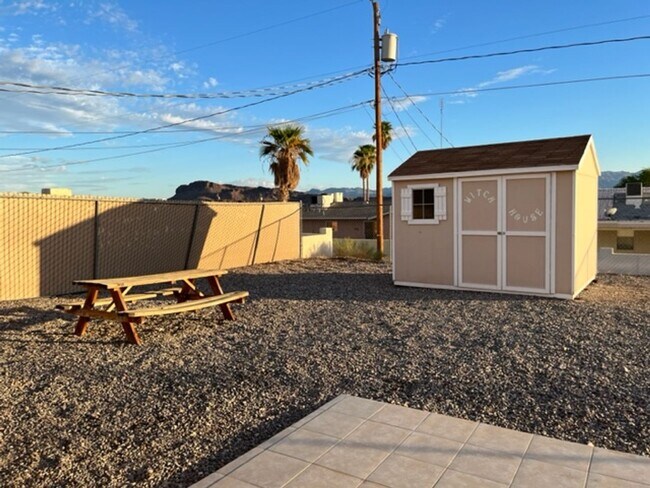 Building Photo - 3 Bedroom - 2 Bath Home - Dogs Allowed