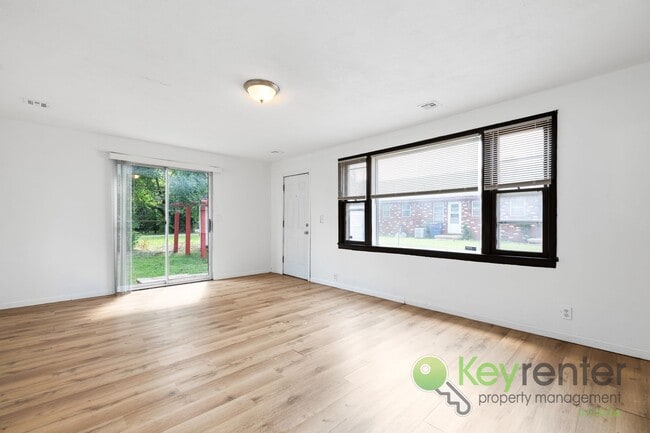 Building Photo - 3 Bedroom 1 Bath for rent | Seneca and McC...