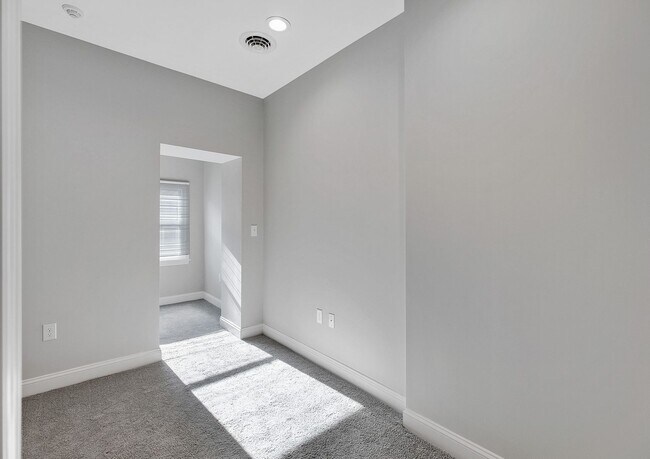 Building Photo - Reserves on Washington Park