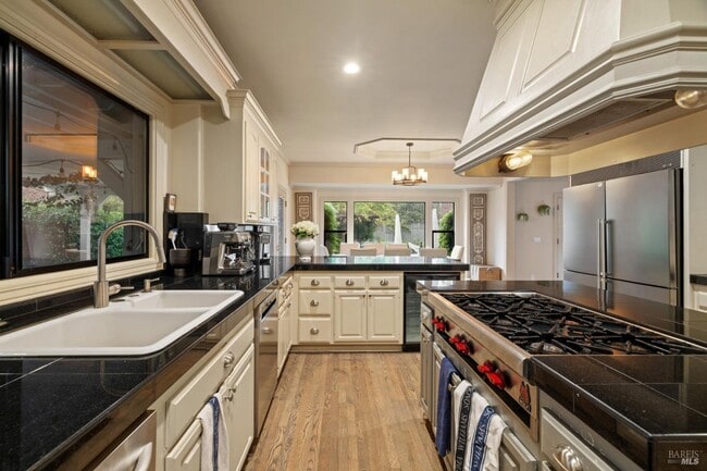 Building Photo - 470 Eastin Dr