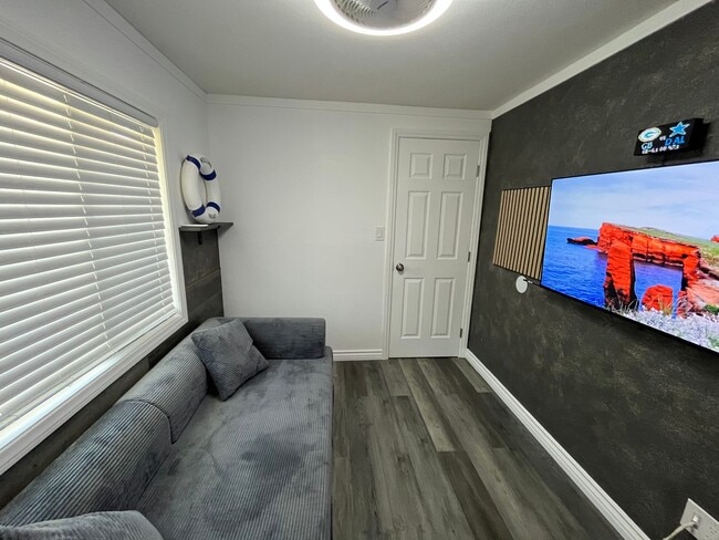 Building Photo - 3bdr 2 bth with a Bonus Room in Spring Val...