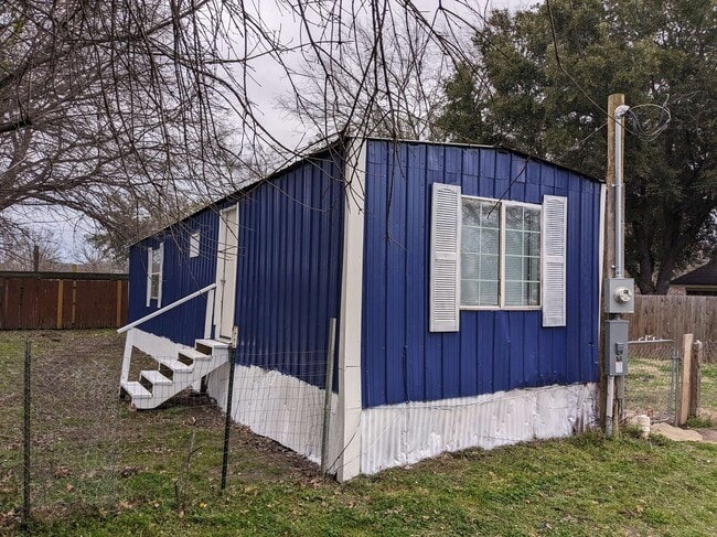 Building Photo - 904 Quail Run