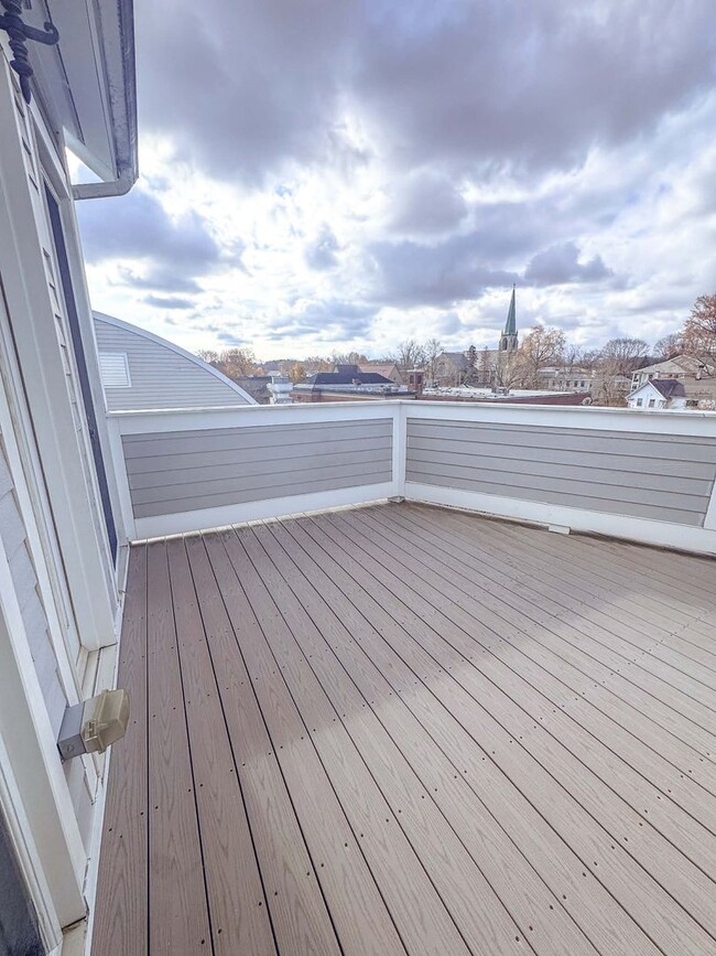 Building Photo - Luxury long term rental in the Heart of Brunswick