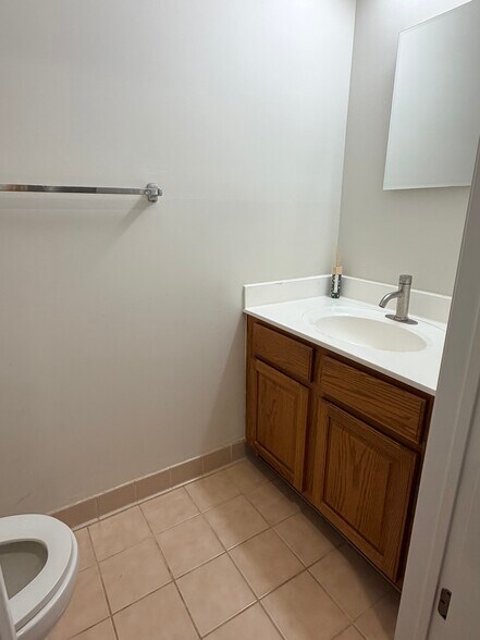 Building Photo - 56 Foxwood Sq N