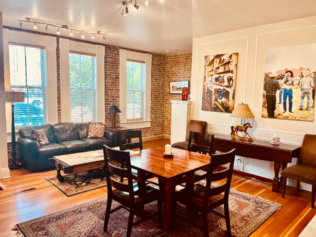 Building Photo - 214 S 2nd St