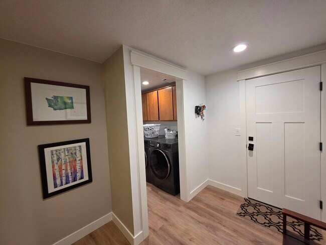 Building Photo - 4002 S Olson Pl