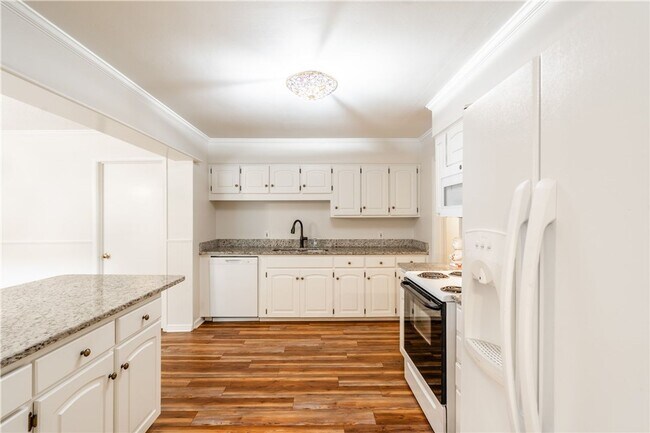 Building Photo - 3 Bedroom Home in Convenient Location