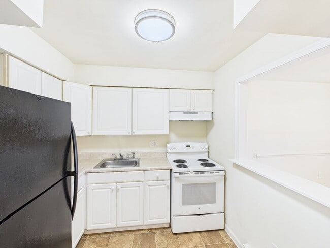 Building Photo - 5500 Stella Rd